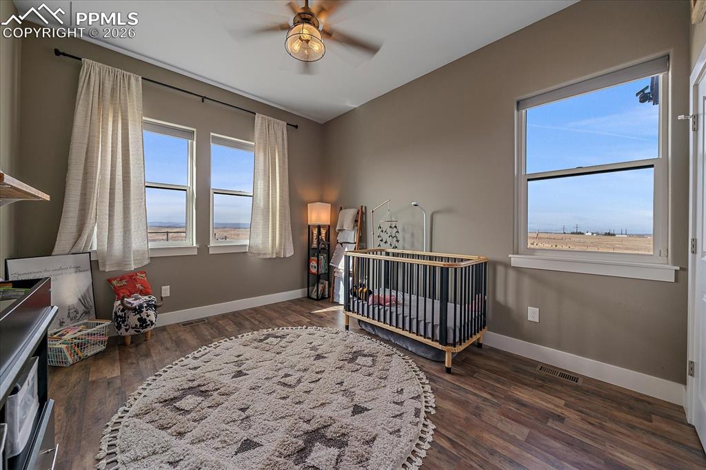 Image 20 of 50: Bedroom