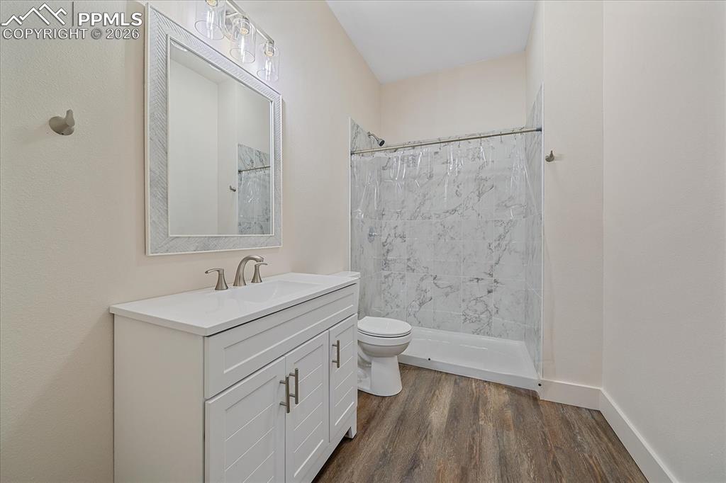 Image 27 of 50: Bathroom