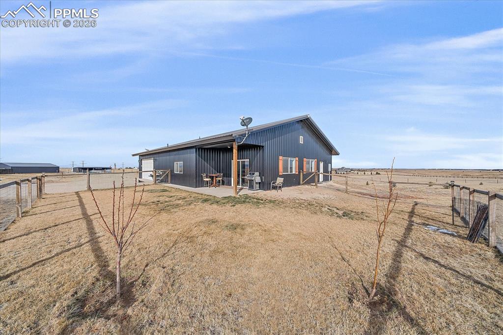 Image 31 of 50: Back of Structure