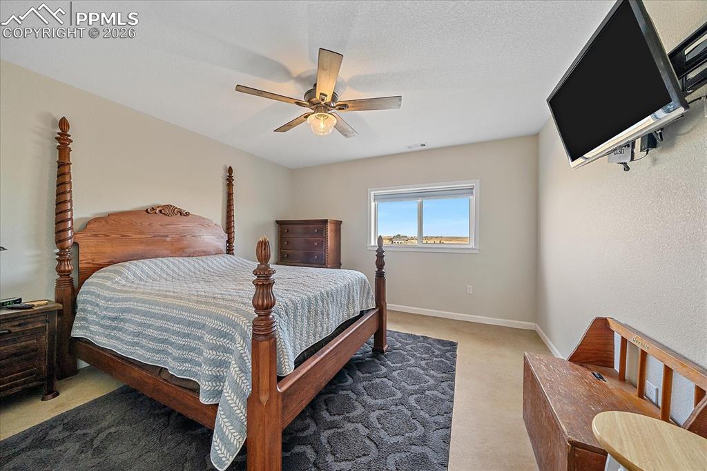 Image 38 of 50: Bedroom