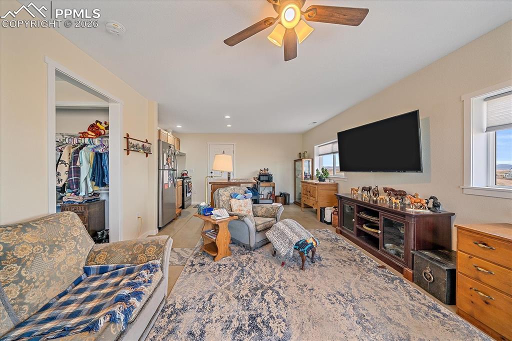 Image 41 of 50: Living Room