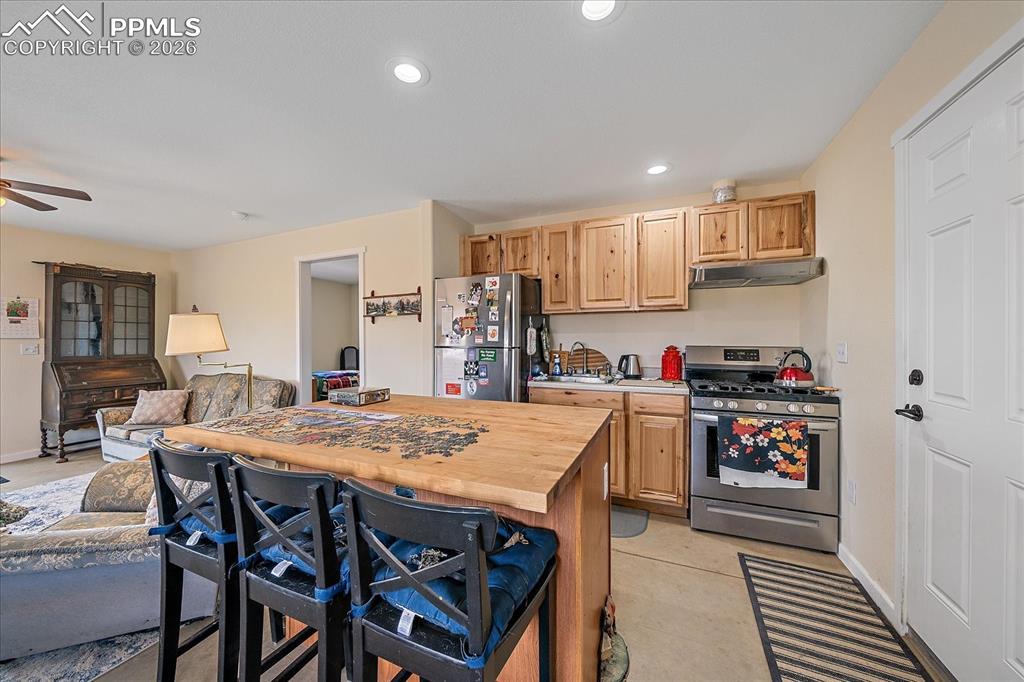 Image 42 of 50: Kitchen