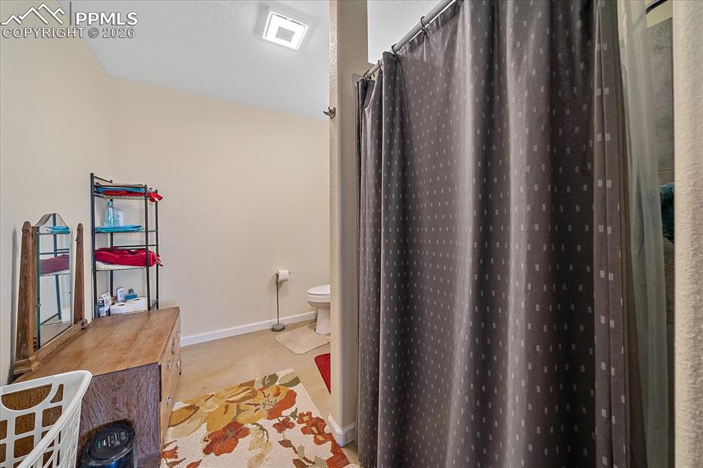 Image 44 of 50: Bathroom