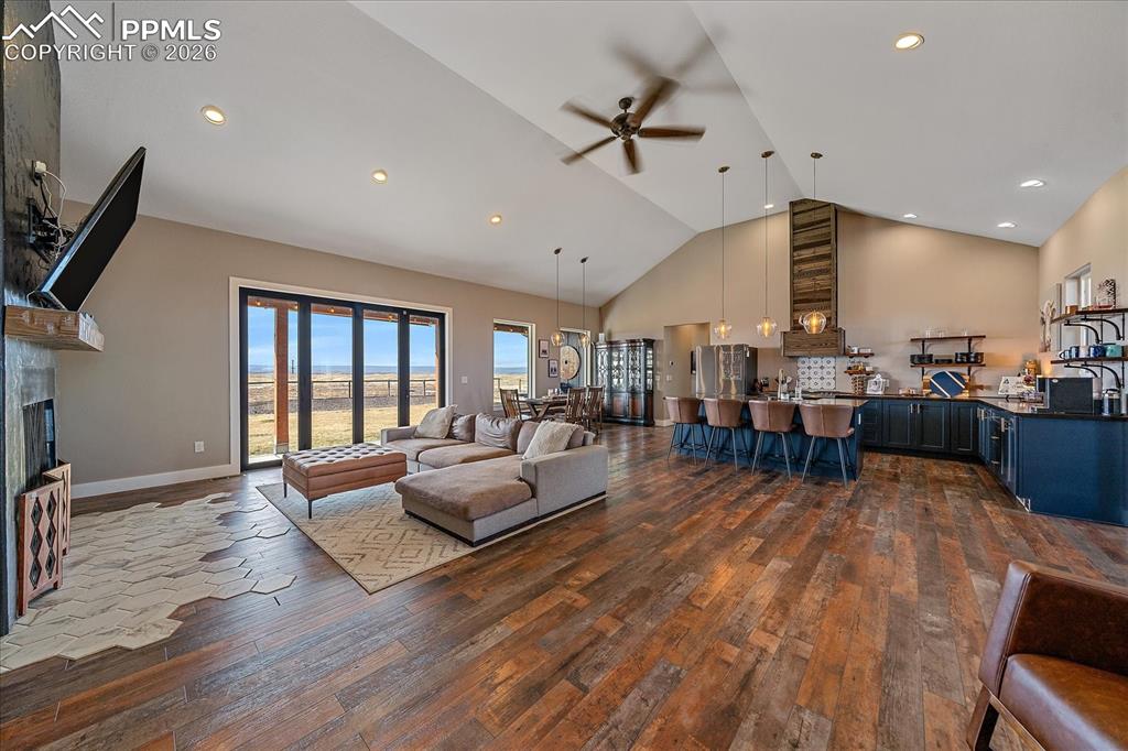 Image 9 of 50: Living Room