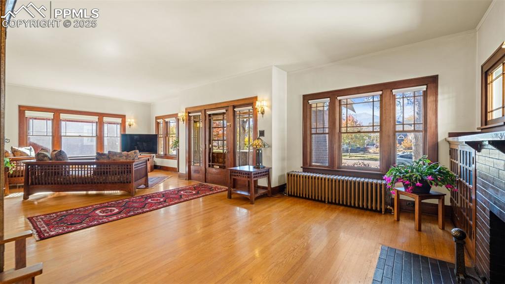 Image 15 of 43: Living Room