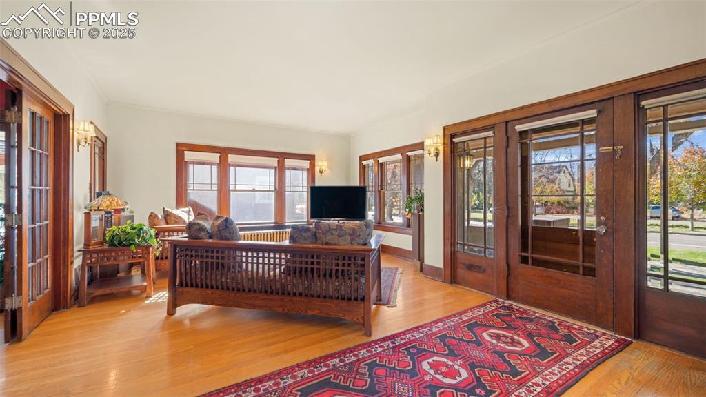 Image 16 of 43: Living Room