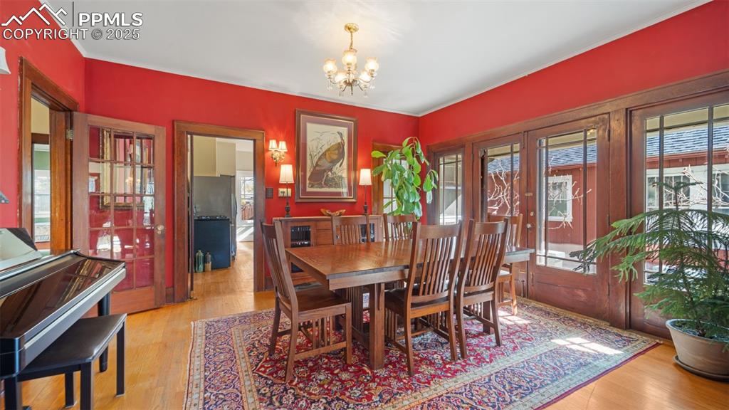 Image 17 of 43: Dining Area