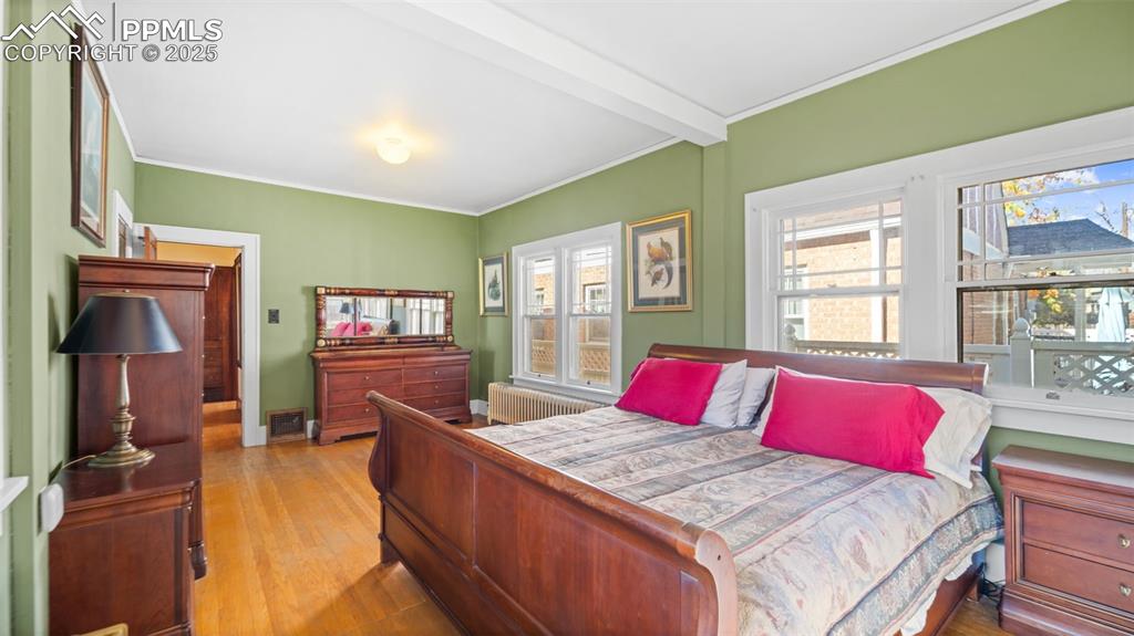 Image 23 of 43: Bedroom