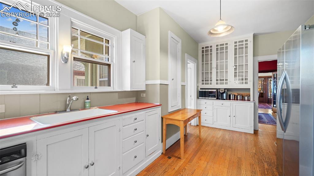 Image 28 of 43: Kitchen