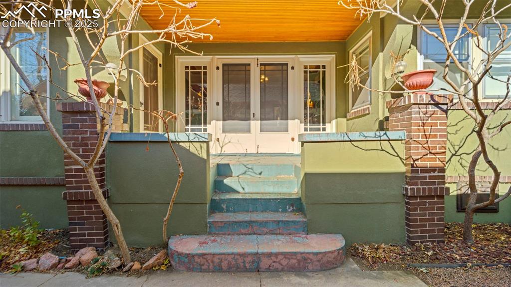 Image 5 of 43: Entry