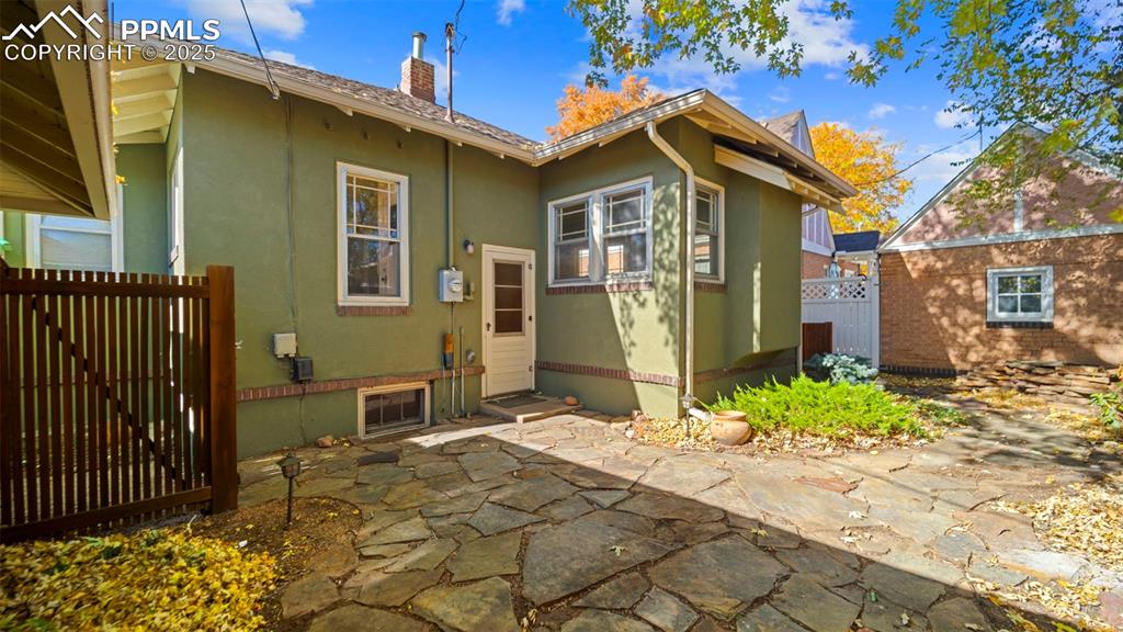 Image 7 of 43: Back of Structure