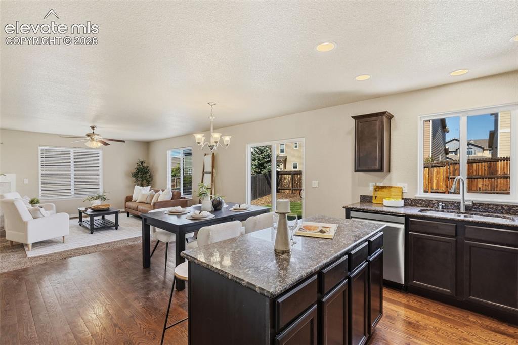 Image 10 of 35: Kitchen