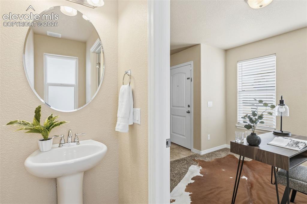 Image 19 of 35: Bathroom