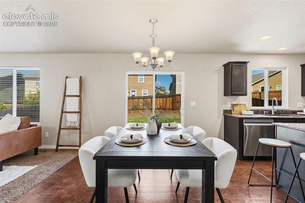 Image 8 of 35: Dining Area