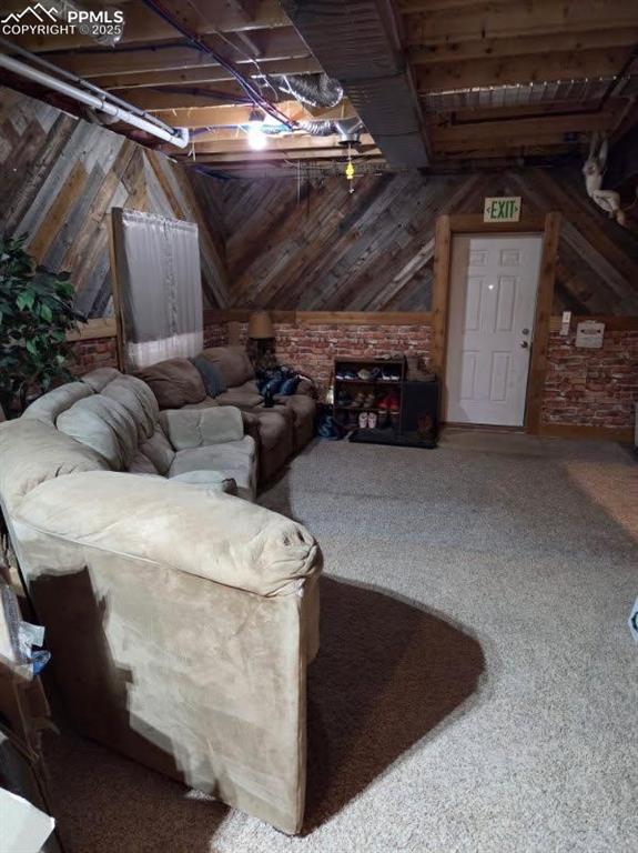 Image 24 of 48: guest quarters