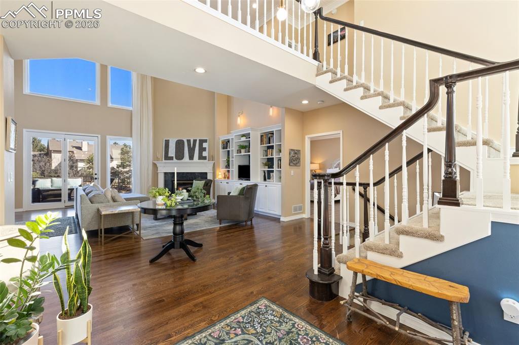 Image 10 of 48: Entry