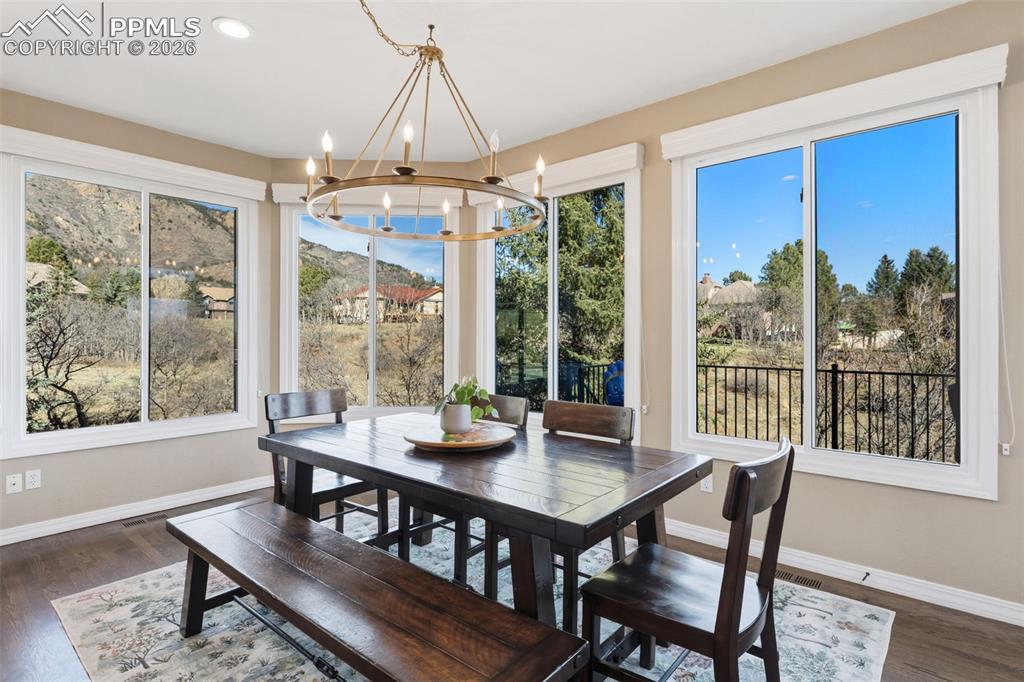 Image 18 of 48: Dining Area