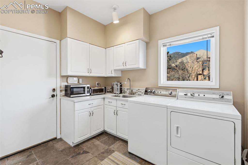 Image 25 of 48: Laundry