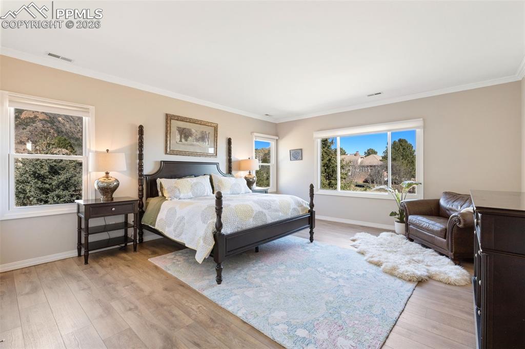 Image 27 of 48: Bedroom