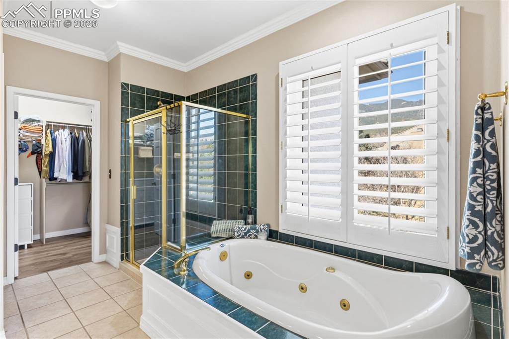 Image 29 of 48: Bathroom