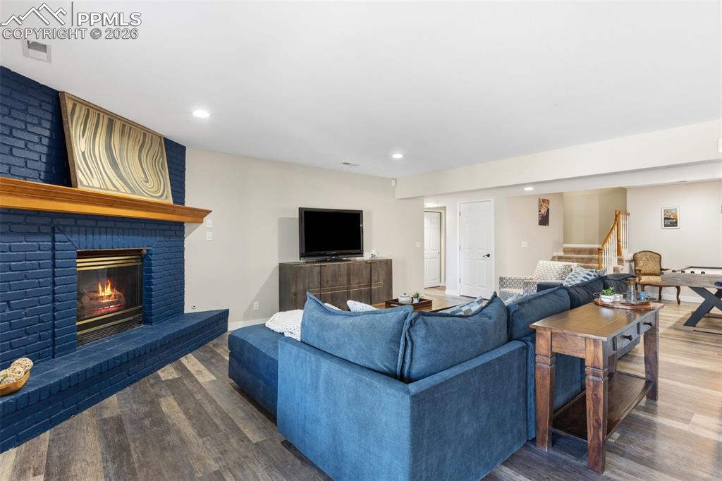 Image 42 of 48: Living Room