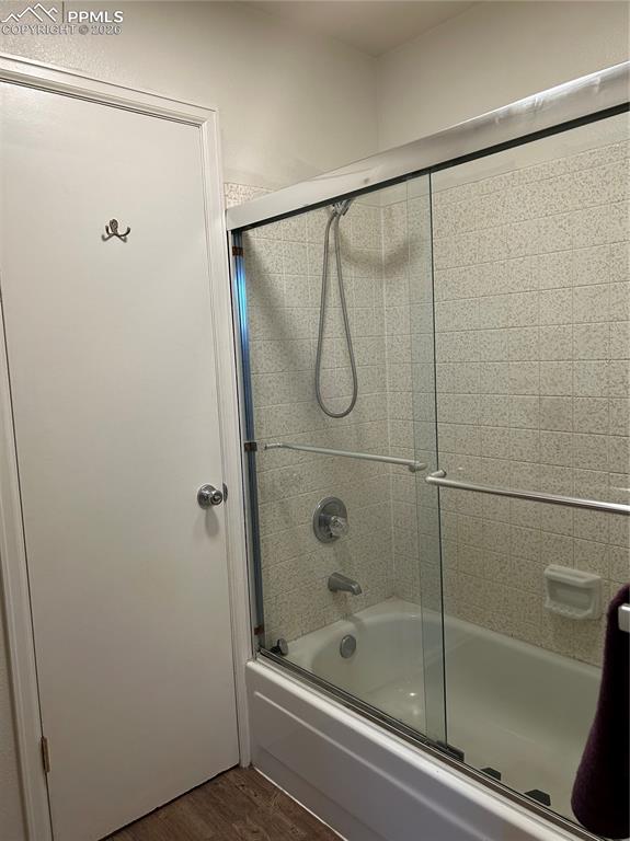 Image 15 of 22: shared tub/shower