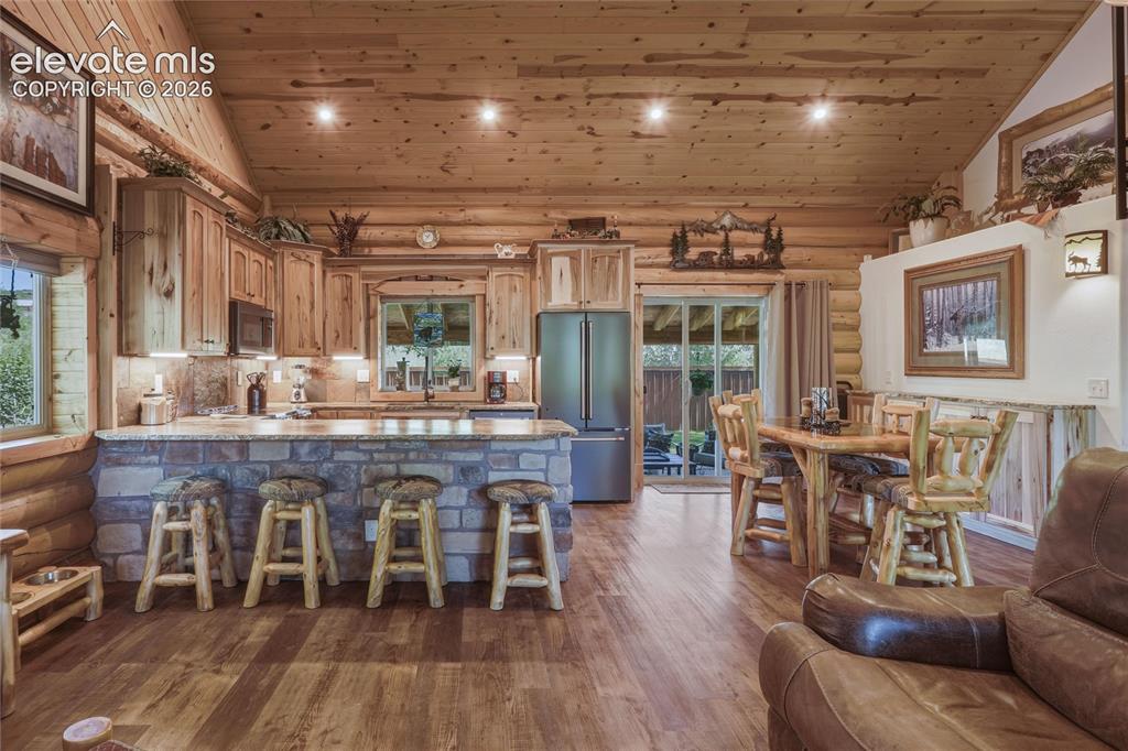 Image 11 of 41: Kitchen