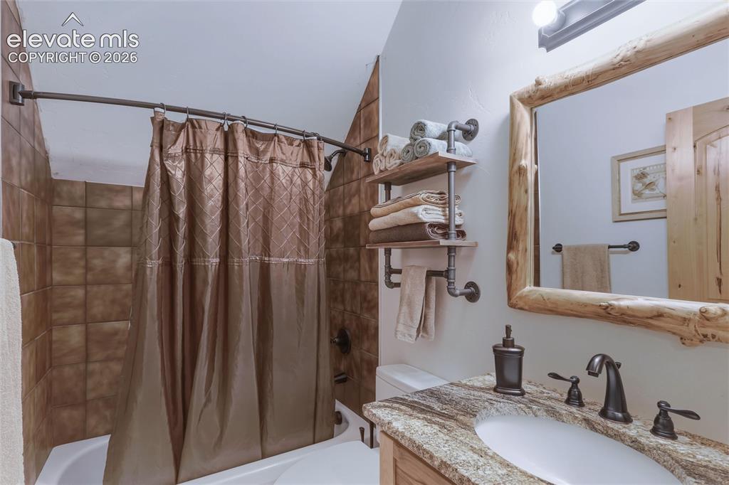 Image 33 of 41: Bathroom