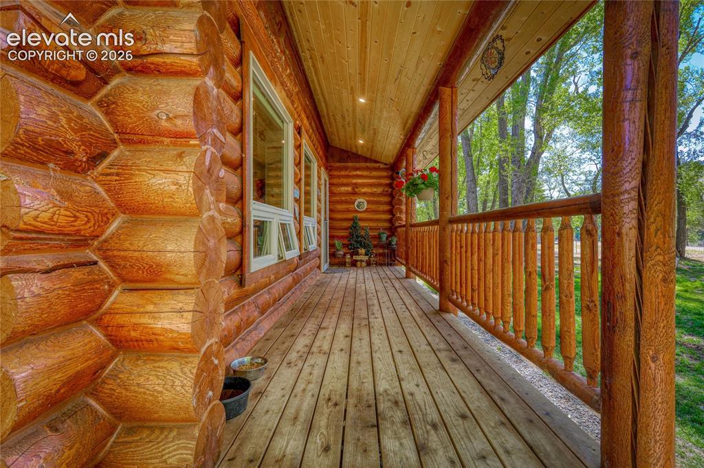 Image 6 of 41: Deck