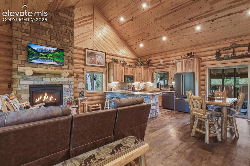Image 8 of 41: Living Room