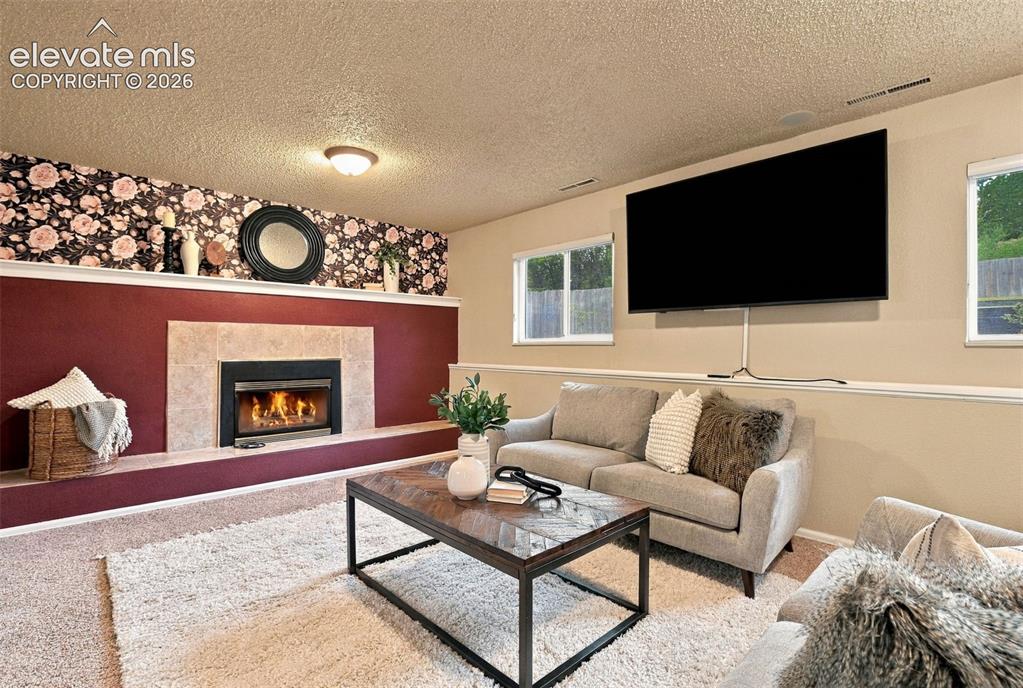 Image 14 of 26: Living Room