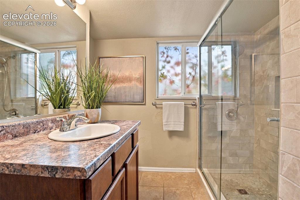 Image 18 of 26: Bathroom