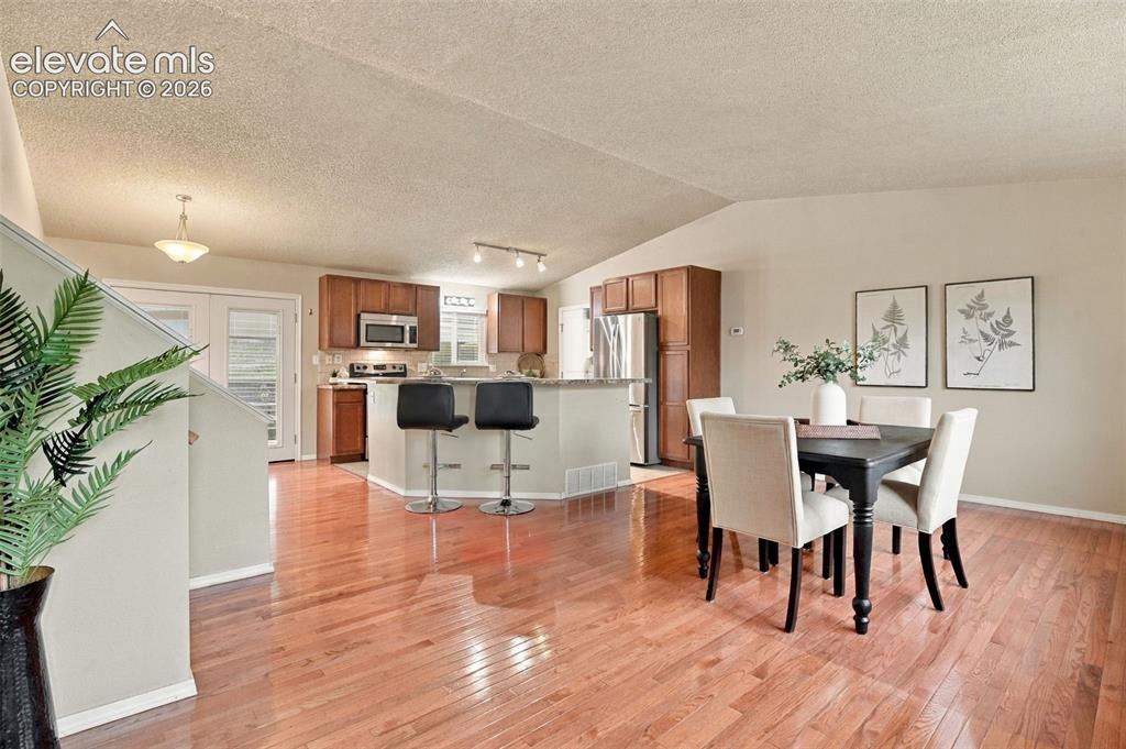 Image 2 of 26: Dining Area