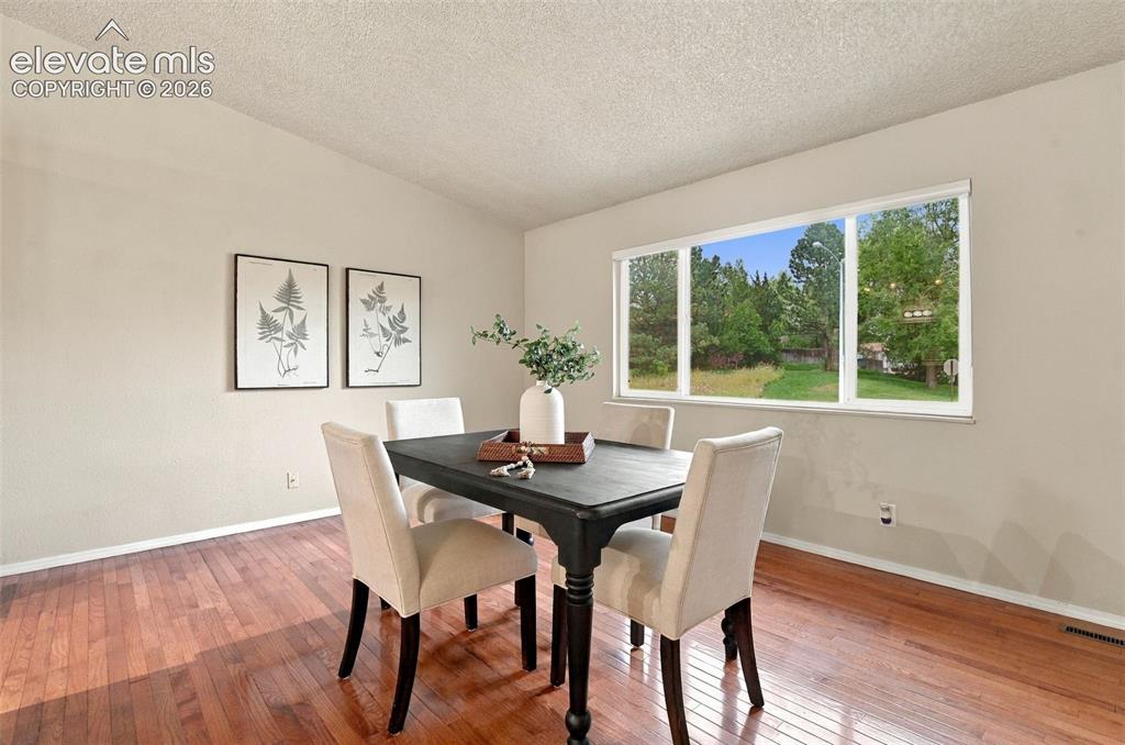 Image 3 of 26: Dining Area