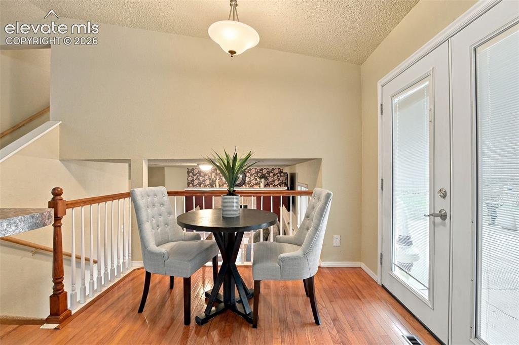 Image 6 of 26: Dining Area