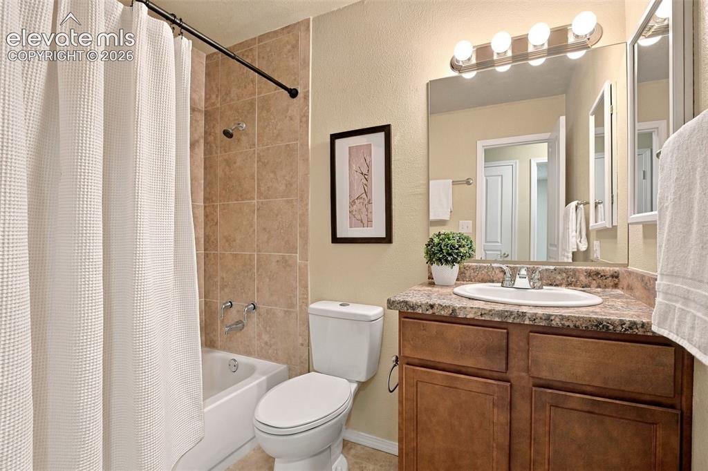 Image 7 of 26: Bathroom