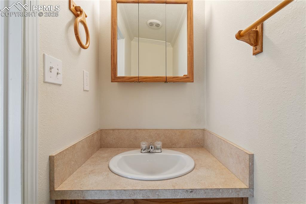 Image 31 of 38: unit B