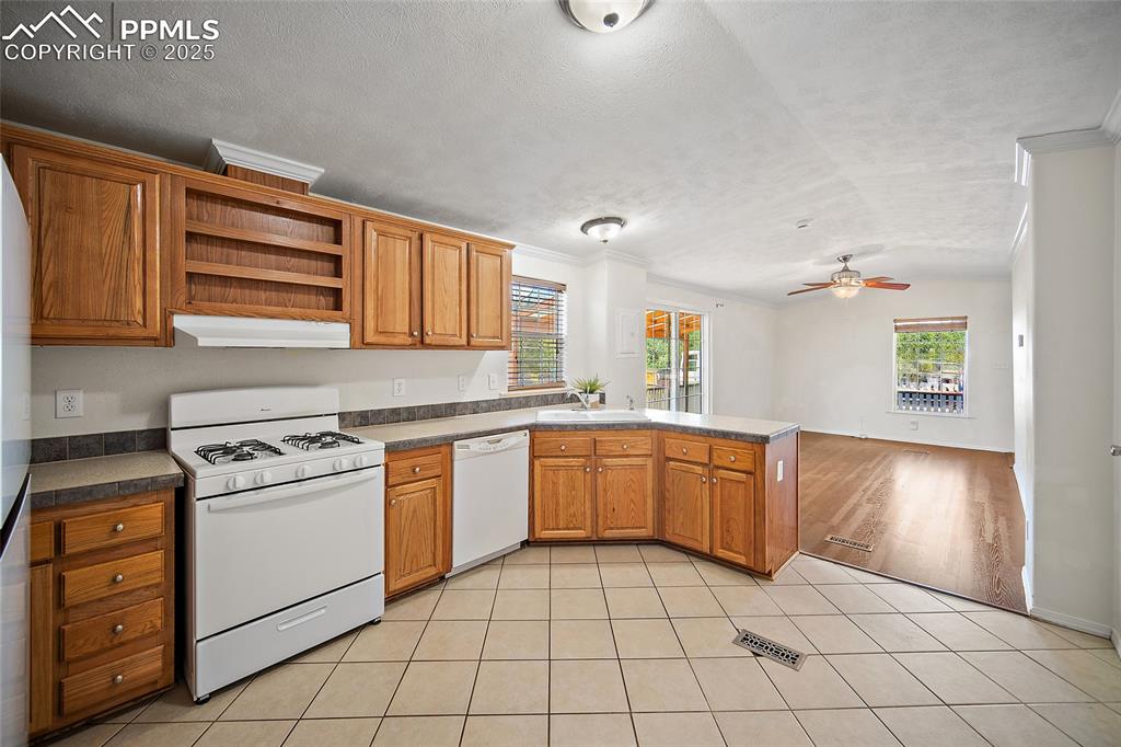 Image 8 of 38: Kitchen