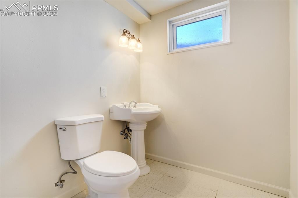 Image 28 of 34: 3/4 bath