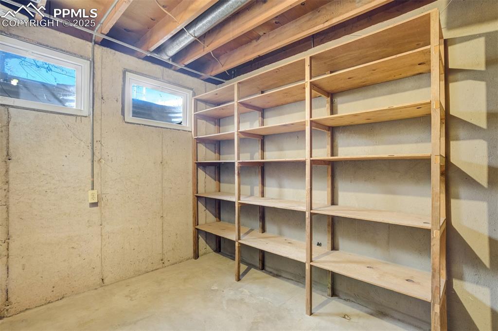 Image 31 of 34: Great storage