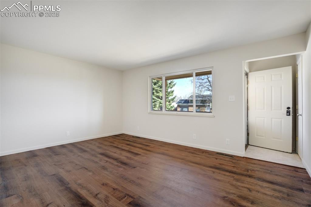 Image 6 of 34: Newer vinyl windows & LVP flooring