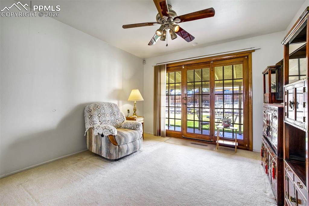 Image 11 of 50: Sitting Room