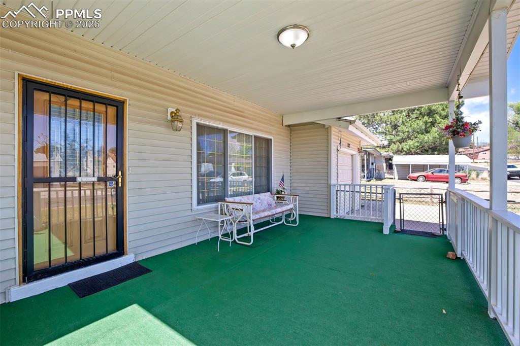 Image 9 of 50: Patio