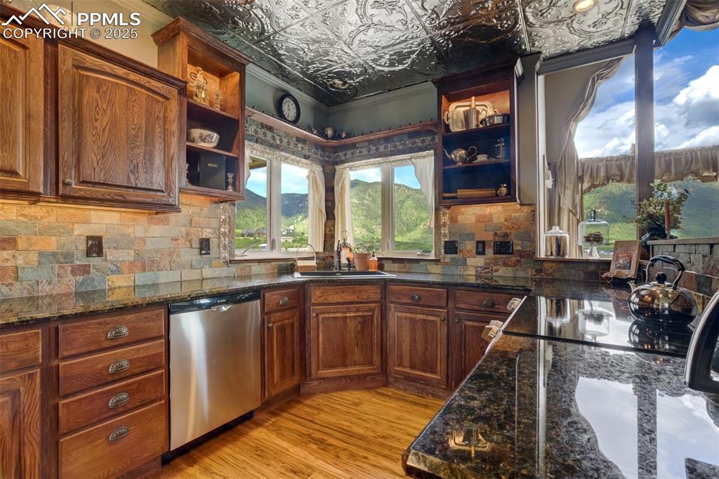 Image 10 of 50: Beautifully updated kitchen with granite counters, stainless appliances, ti