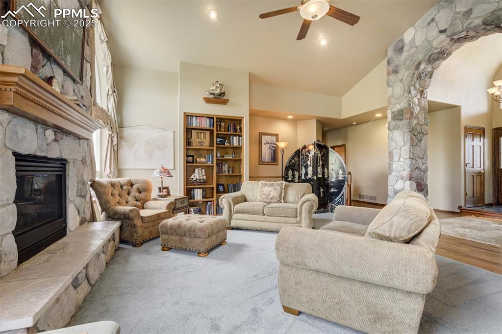 Image 8 of 50: Great room with built-ins