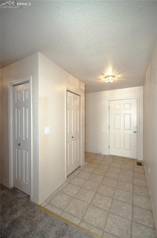 Image 6 of 25: Large entryway