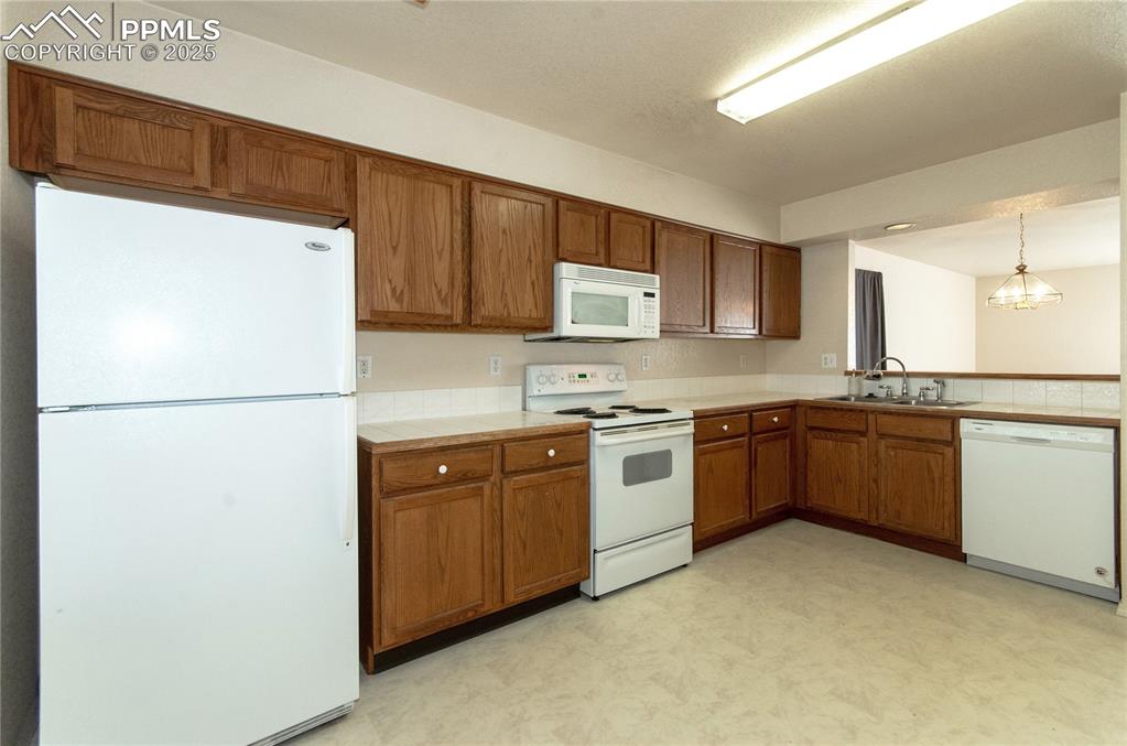 Image 9 of 25: Spacious Kitchen