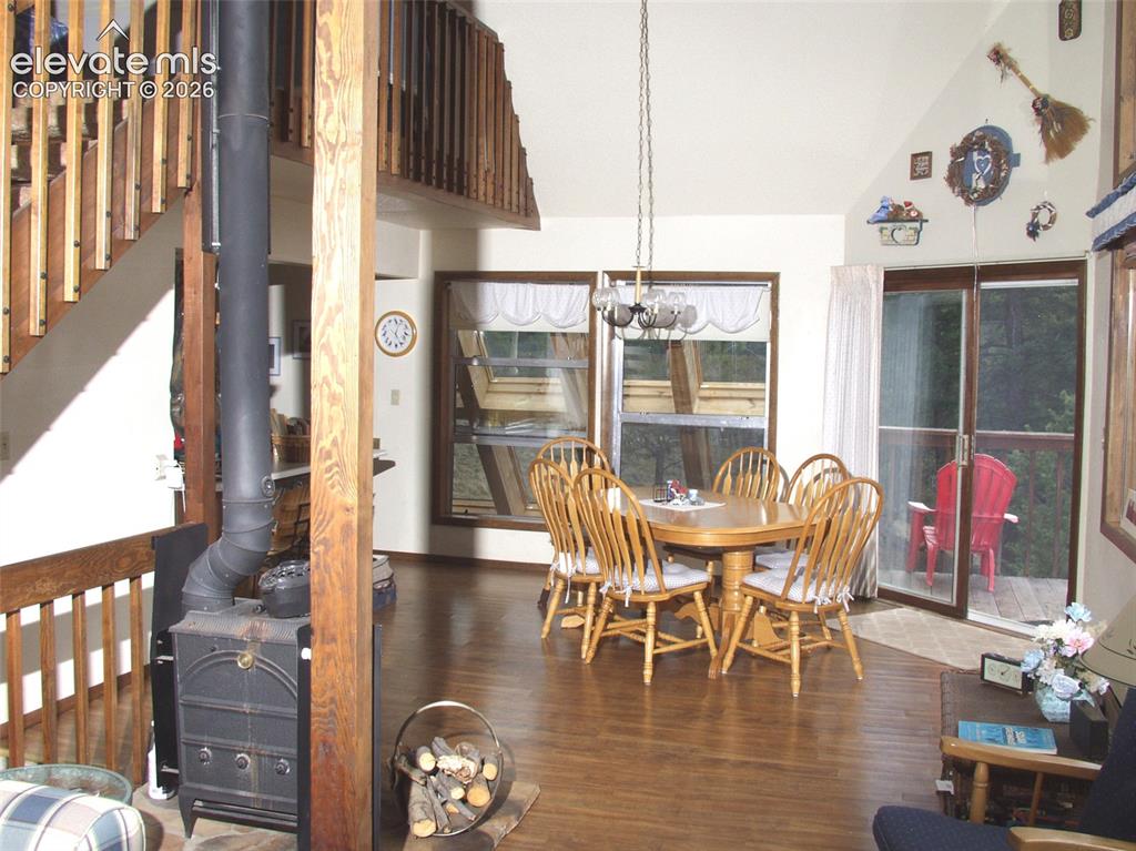 Image 20 of 33: Living & dining area are part of a Great Room.