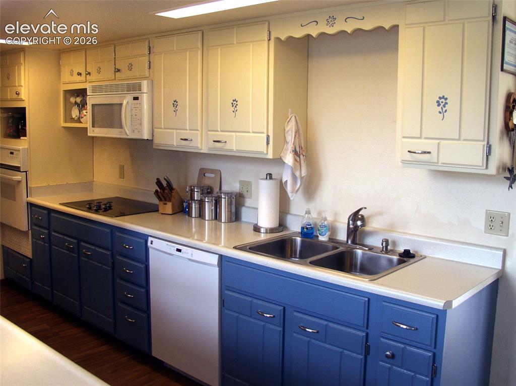 Image 32 of 33: Galley Kitchen