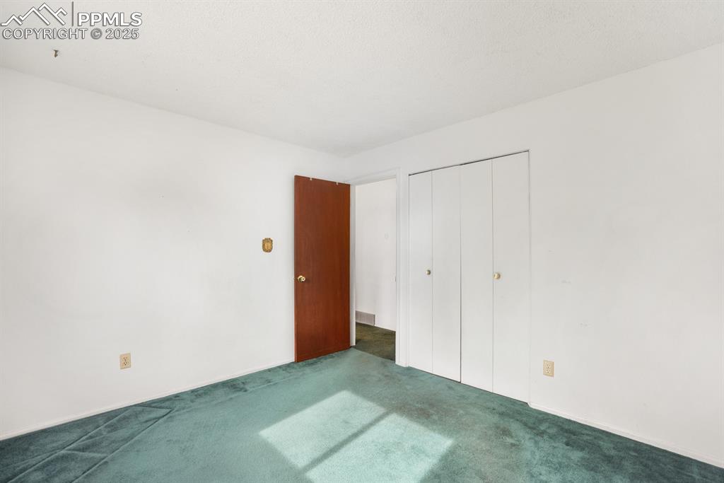 Image 14 of 33: Bedroom